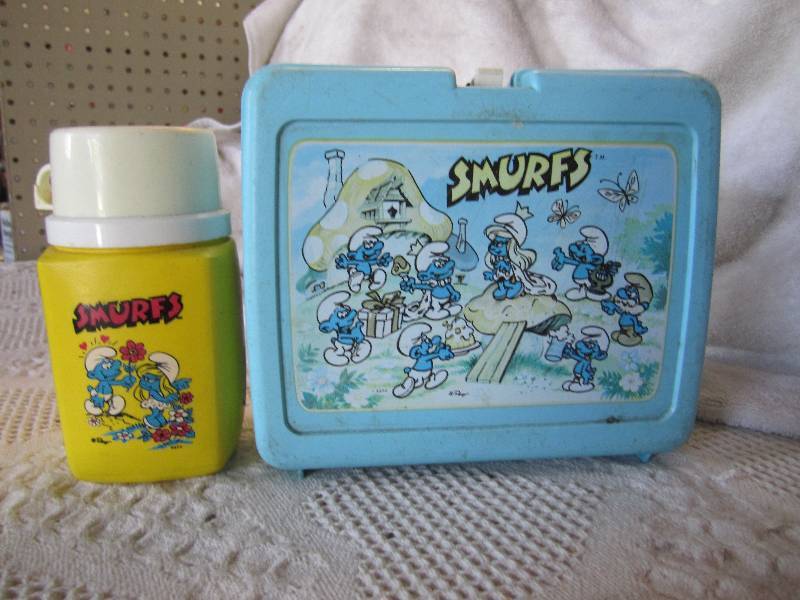 lot 168 image: Smurfs Lunch Box with Thermos...