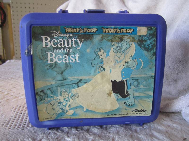 lot 175 image: Beauty and the Beast Lunch Box. No ...