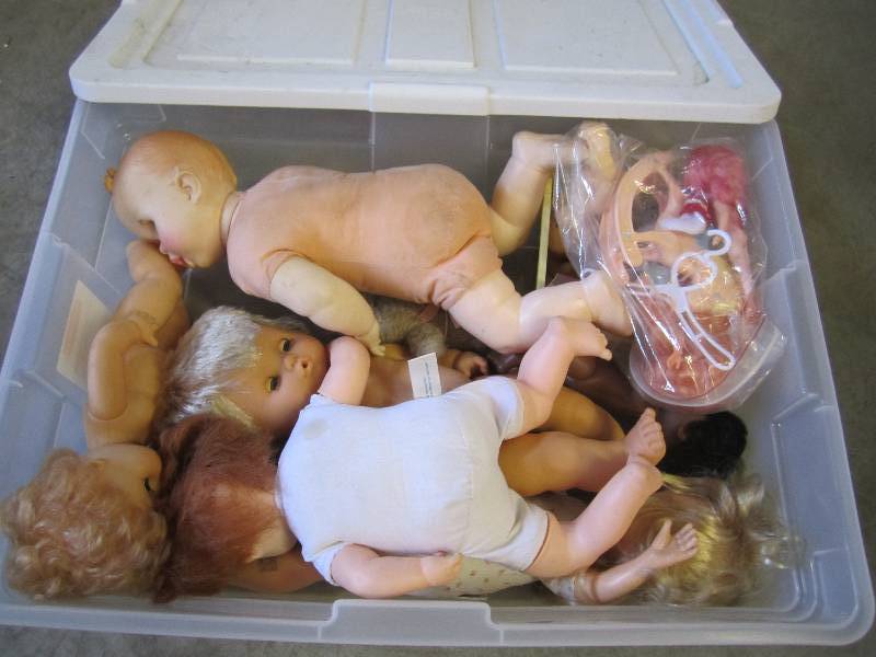 lot 181 image: Lot of Vintage Dolls in a Tote with...