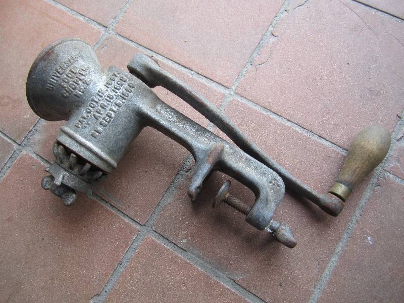 lot 186 image: Vintage Meat Grinder L.F.& C. New B...