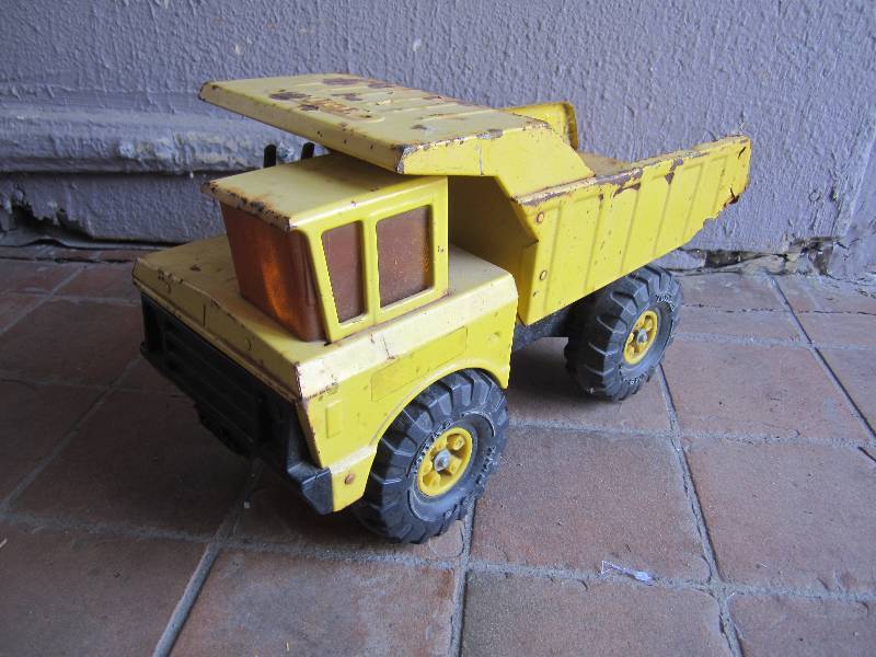 lot 201 image: Vintage Tonka Dump Truck 8W x 10.2...