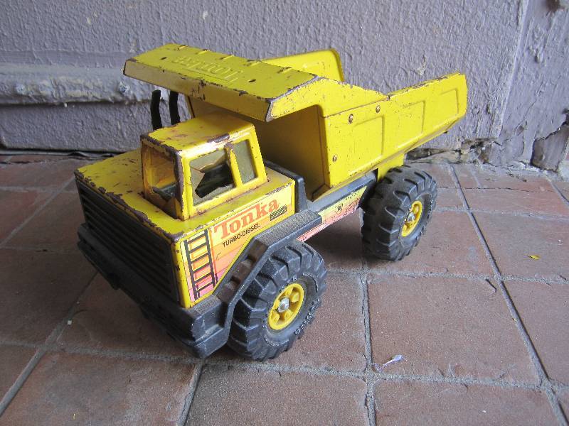 lot 202 image: Vintage Tonka Dum Truck 8W x 10.25...