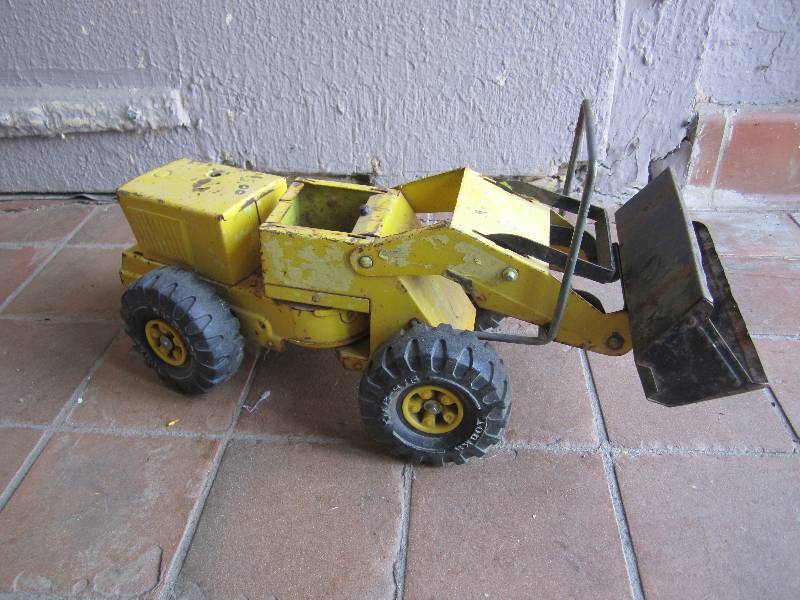 lot 204 image: Vintage Tonka Front End Loader Miss...
