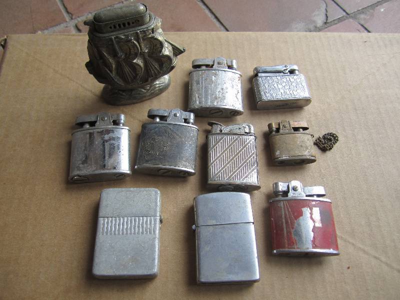 lot 207 image: Lot of 10 Vintage Lighters...