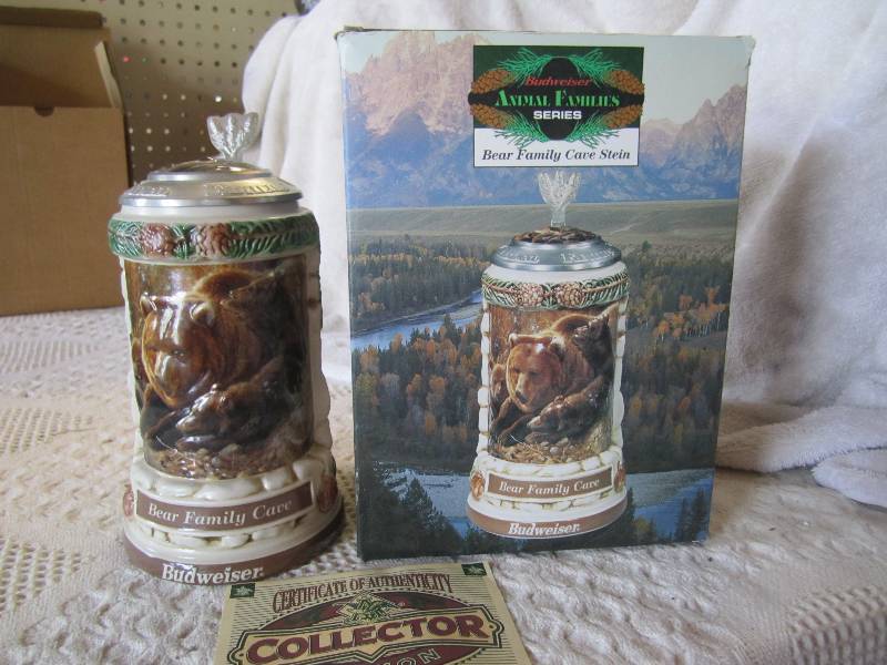 lot 226 image: Bear Family Cave Stein Animal Famil...