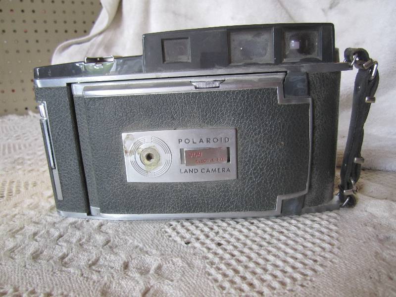 lot 237 image: Vintage Camera Polaroid 900 Electri...