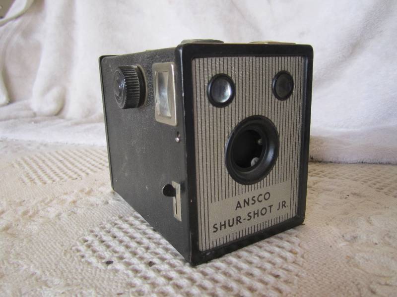 lot 239 image: Vintage Camera Anson Shur-Shot Jr....