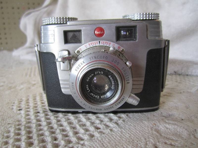 lot 240 image: Vintage Camera Kodak Signet 35 Came...