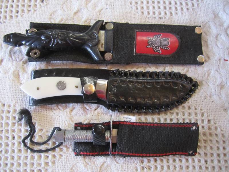 lot 244 image: Lot of 3 Knives with sheaths. ...