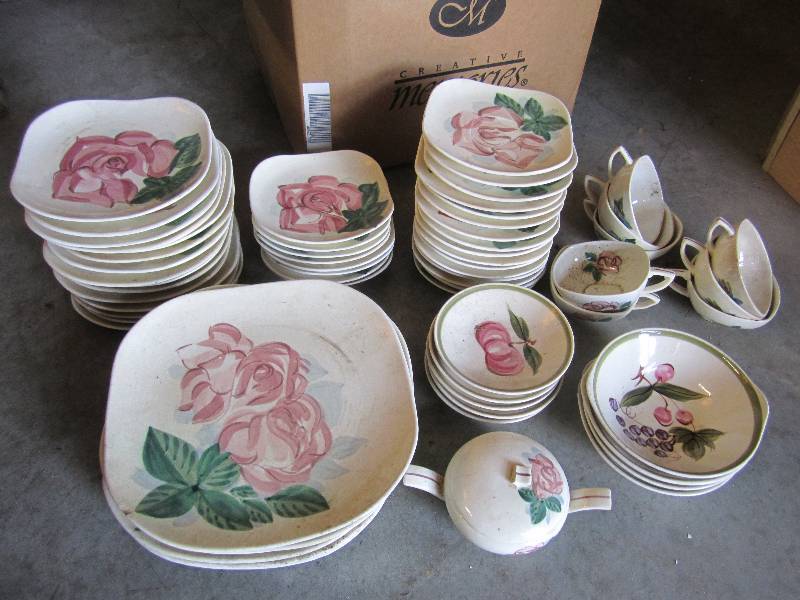 lot 257 image: Lot of Vintage Plates Bowls Cups Re...