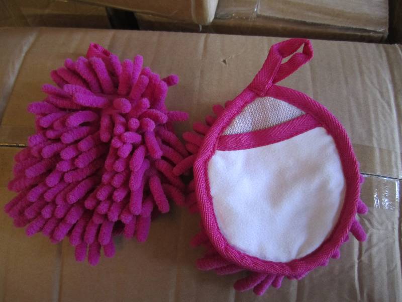 lot 266 image: Case of 200 Frizzy Finger Dusters P...