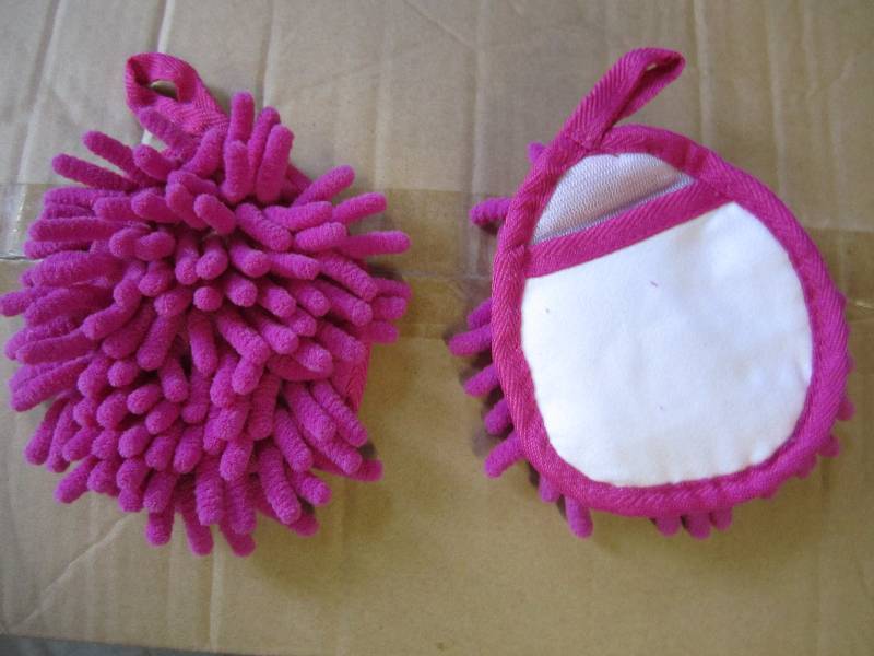 lot 267 image: Case of 200 Frizzy Finger Dusters P...