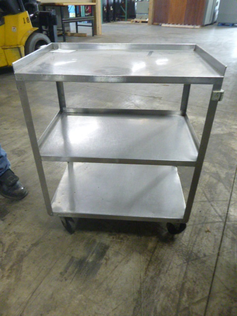 lot 17 image: 3 Shelf Cart