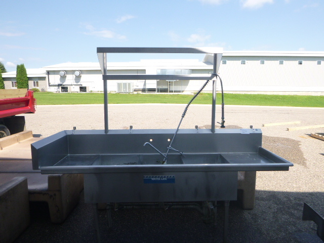 lot 20 image: Compartment Sink with Faucet and Sprayer