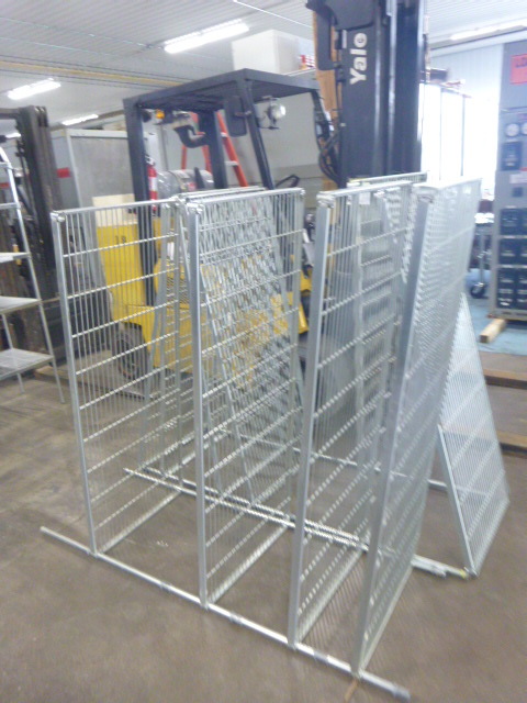 lot 30 image: 10 Wire Shelves and 4 Poles
