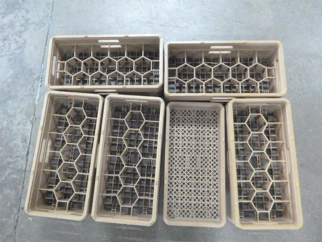 lot 31 image: 6 Glassware Trays