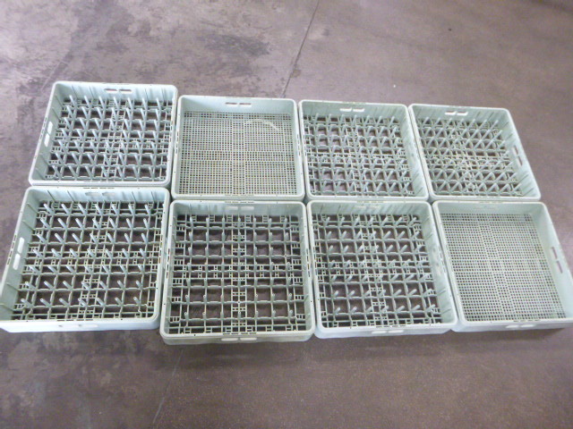 lot 33 image: 8 Dishwasher Trays
