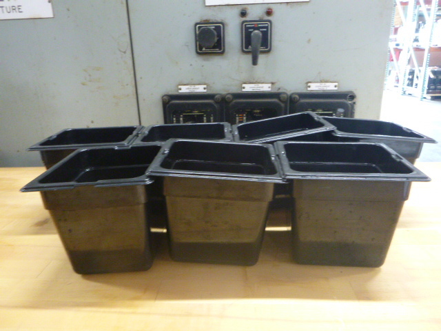 lot 34 image: 7 Plastic Containers