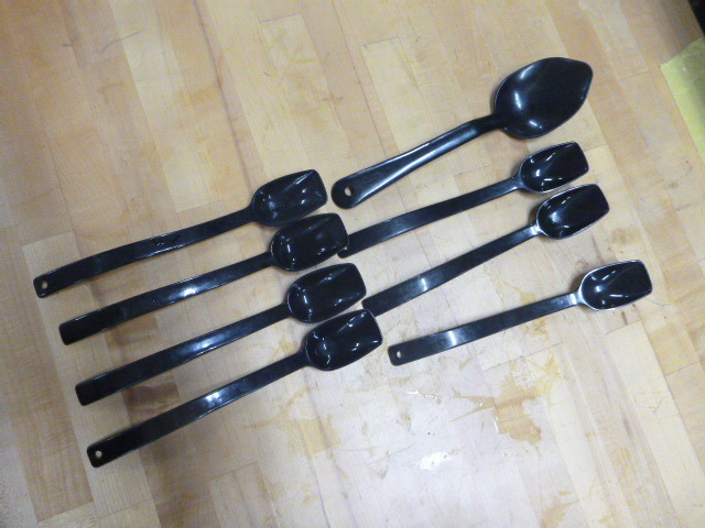 lot 38 image: Plastic Serving Spoons