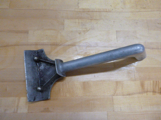 lot 43 image: Grill Scraper