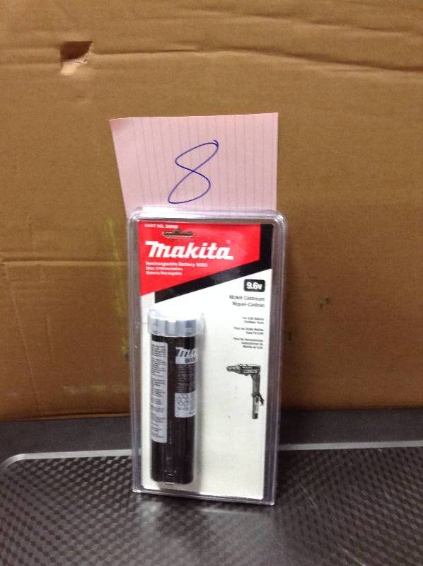 lot 8 image: Makita 9.6 V Battery New