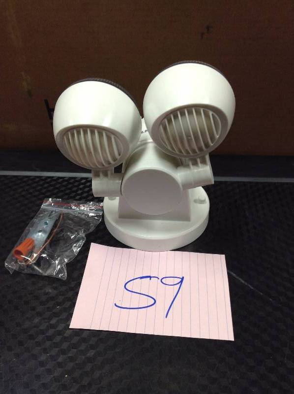 lot 59 image: Defiant Motion Security Light