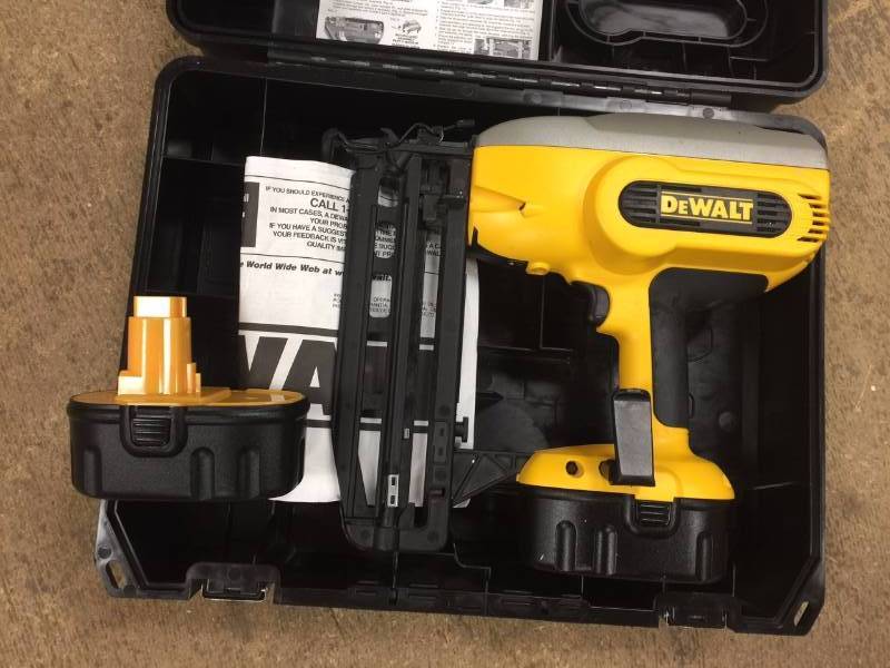 lot 165 image: DEWALT DC616K XRP 18-Volt Cordless 1-14-Inch - 2-12-Inch 16 Gauge Straight Finish Nailer  in like New working conditions