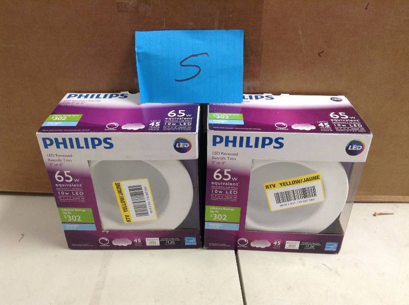 lot 5 image: Lot of 2 Phillips 65w LED Lights