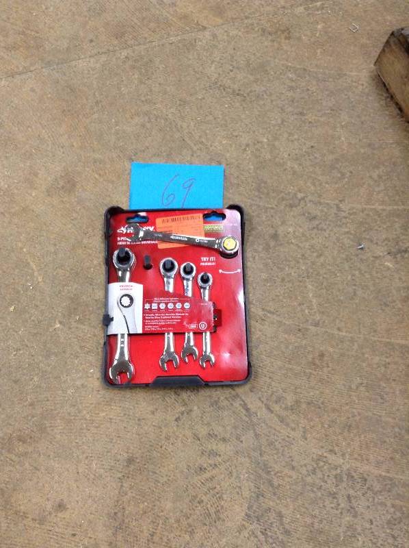 lot 69 image: Husky SAE Universal Ratcheting combination wrench set 5 pc