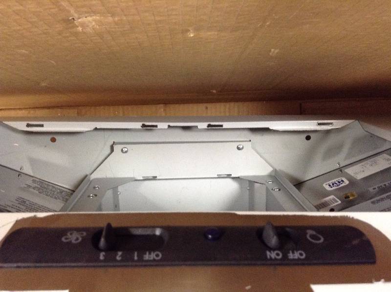 lot 86 image: Kenmore Elite 52303 30 Italian-Design Wall-Mounted Range Hood new damaged see pictures