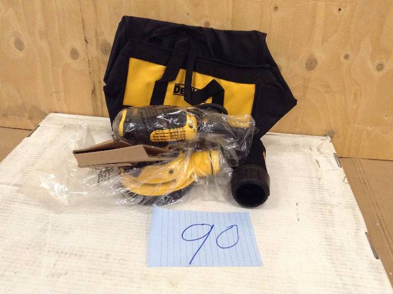 Dewalt DWE6421K 5 hook and loop random orbit sander kit not used