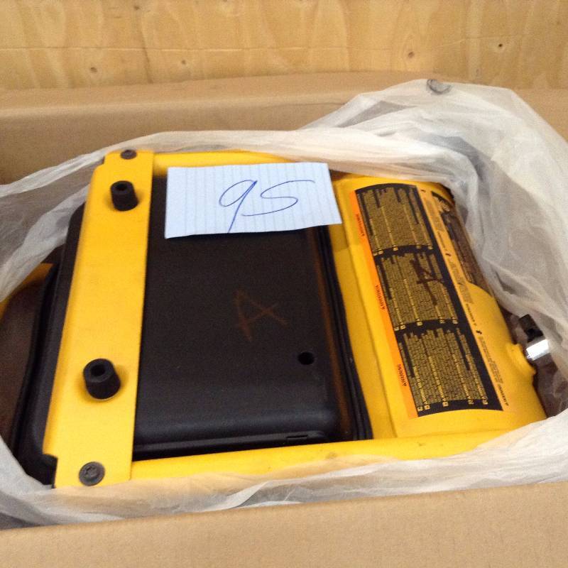 Dewalt 2.5 Gal. Portable Electric Heavy Duty 200 PSI Quiet Trim Air Compressor DWFP55130 not used