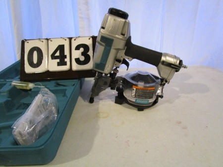 Makita Construction Pneumatic Coil Roofing Nailer