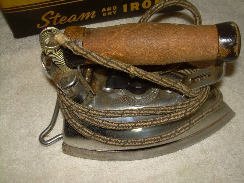 lot 2 image: ANTIQUE GE STEAM IRON