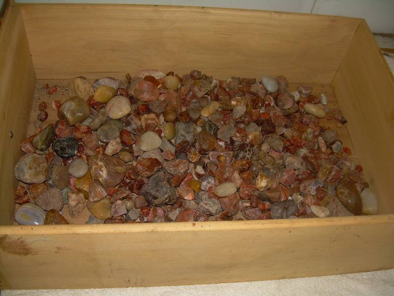 lot 7 image: MULTIPLE SIZES AGATES