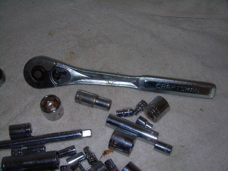 lot 13 image: MULTIPLE NO SOCKETS AND CRAFTSMAN SOCKET WRENCH