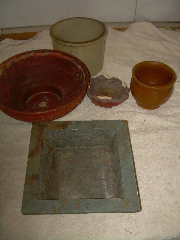 lot 18 image: CLAY AND CROCK BOWLS