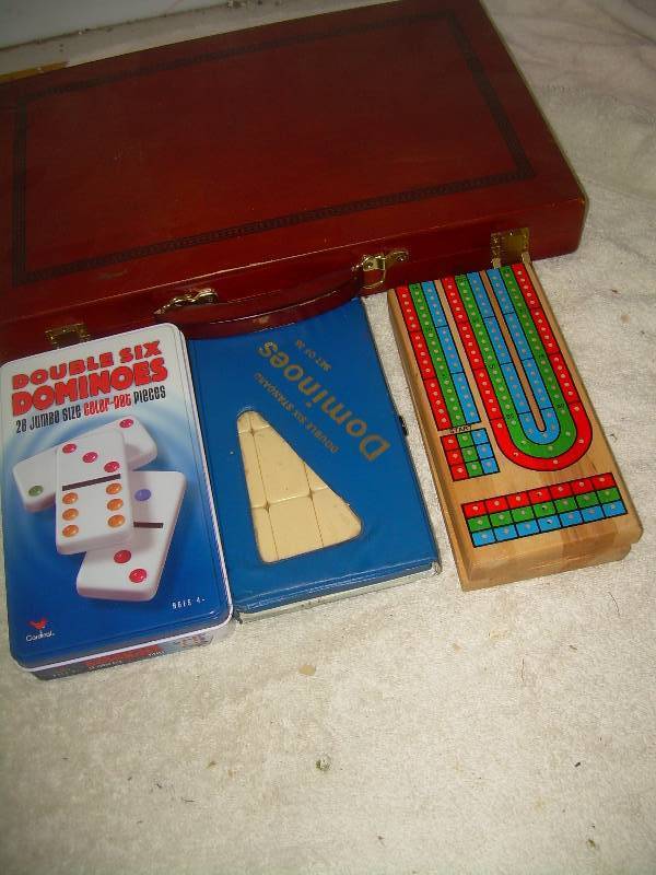 lot 26 image: DOMINOS , BACK GAMMON , CRIBBAGE