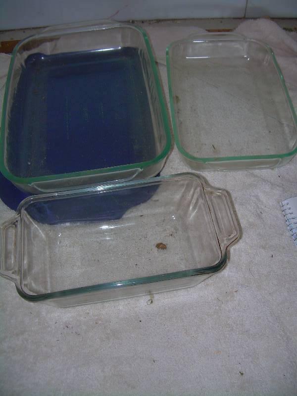 lot 28 image: PYREX AND ANCHOR WARE PANS