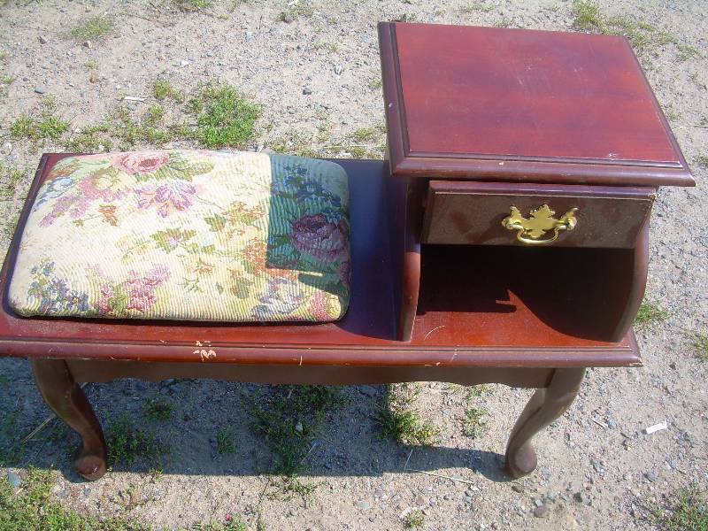 lot 30 image: VINTAGE SEWING STAND WITH DRAWER