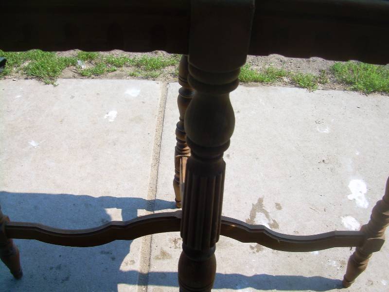 lot 31 image: ANTIQUE TABLE