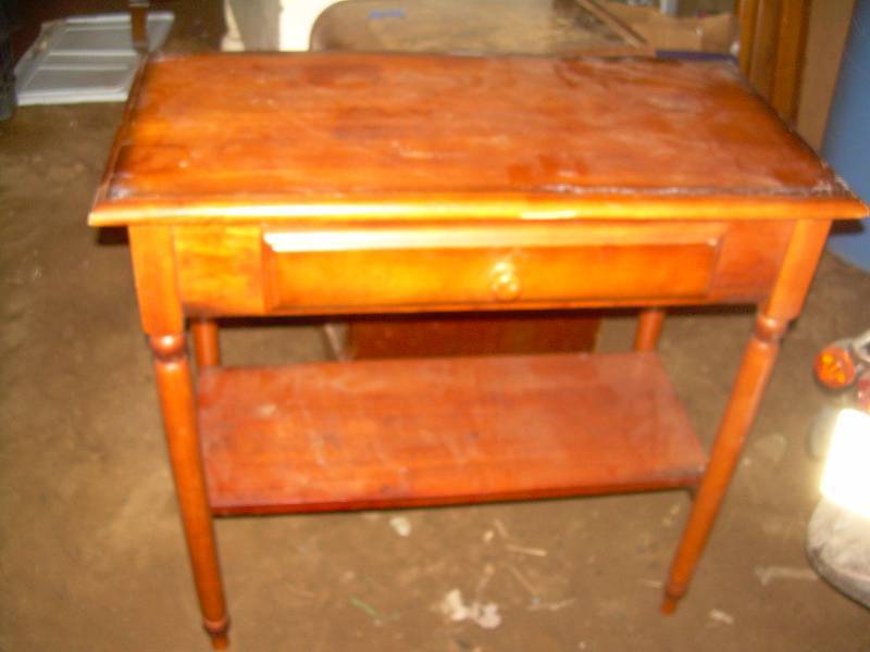 lot 36 image: SMALL 1 DRAWER TABLE