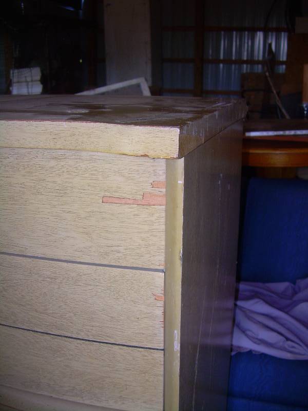 lot 39 image: ANTIQUE 4 DRAWER DRESSER