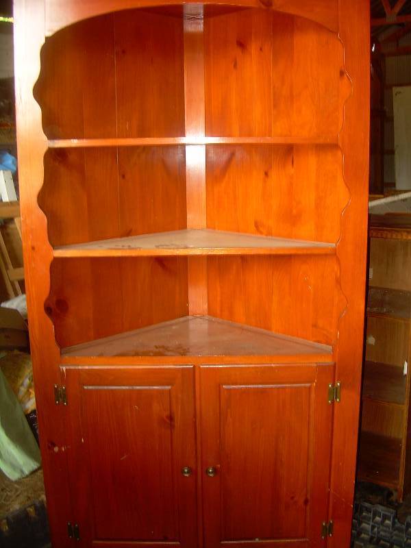 lot 42 image: CORNER HUTCH