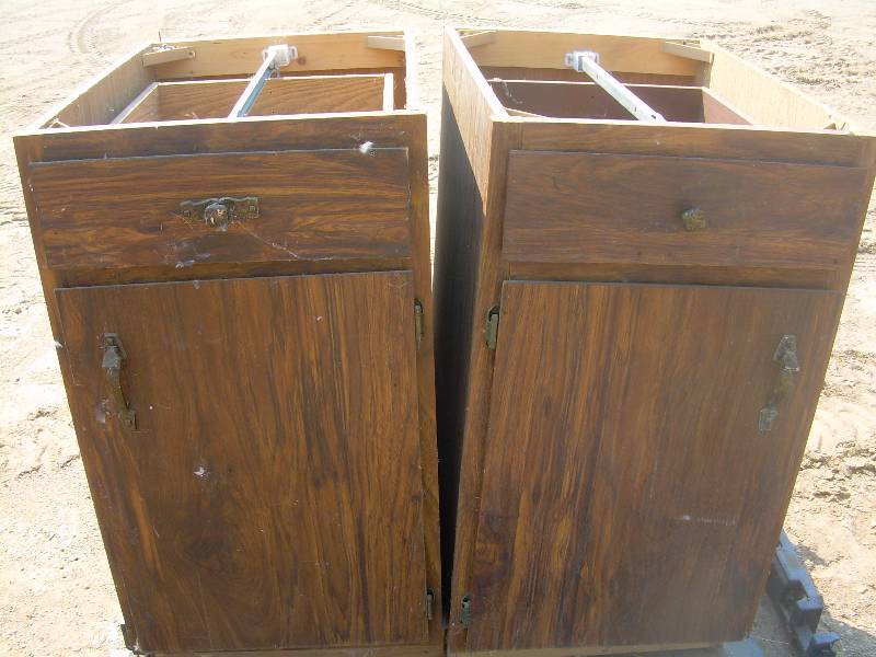 lot 43 image: 4 CABNETS