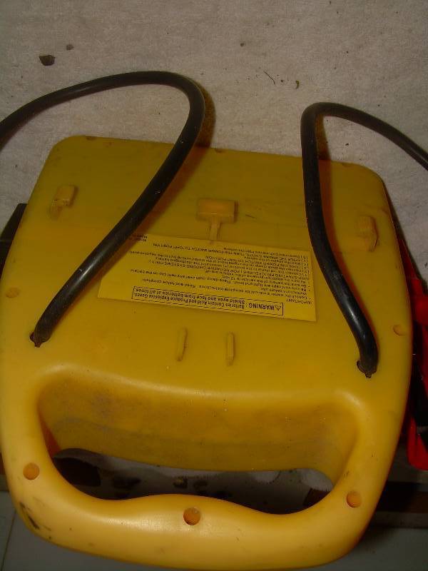 lot 64 image: EVER START JUMP STARTER