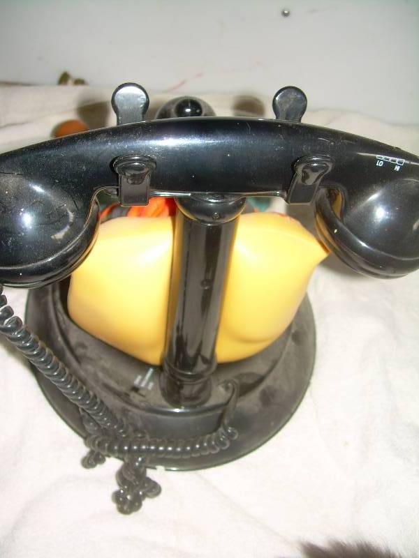 lot 67 image: COLLECTIBLE GOOFY PHONE