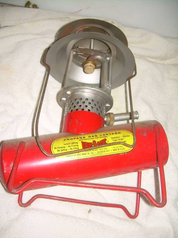 lot 70 image: BENOZO MATIC GAS LANTERN