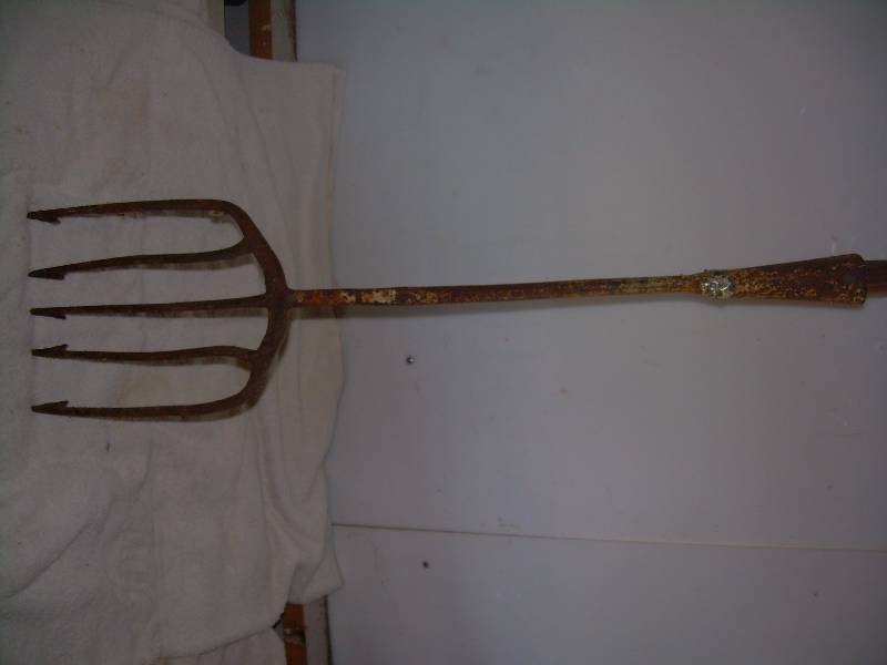 lot 75 image: VINTAGE 5 PRONG FISHING SPEAR