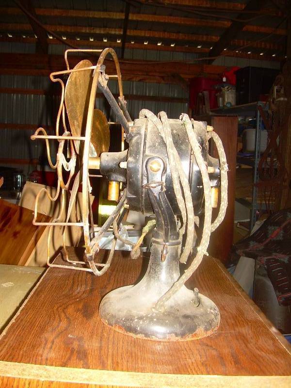lot 81 image: ANTIQUE WESTING HOUSE FAN